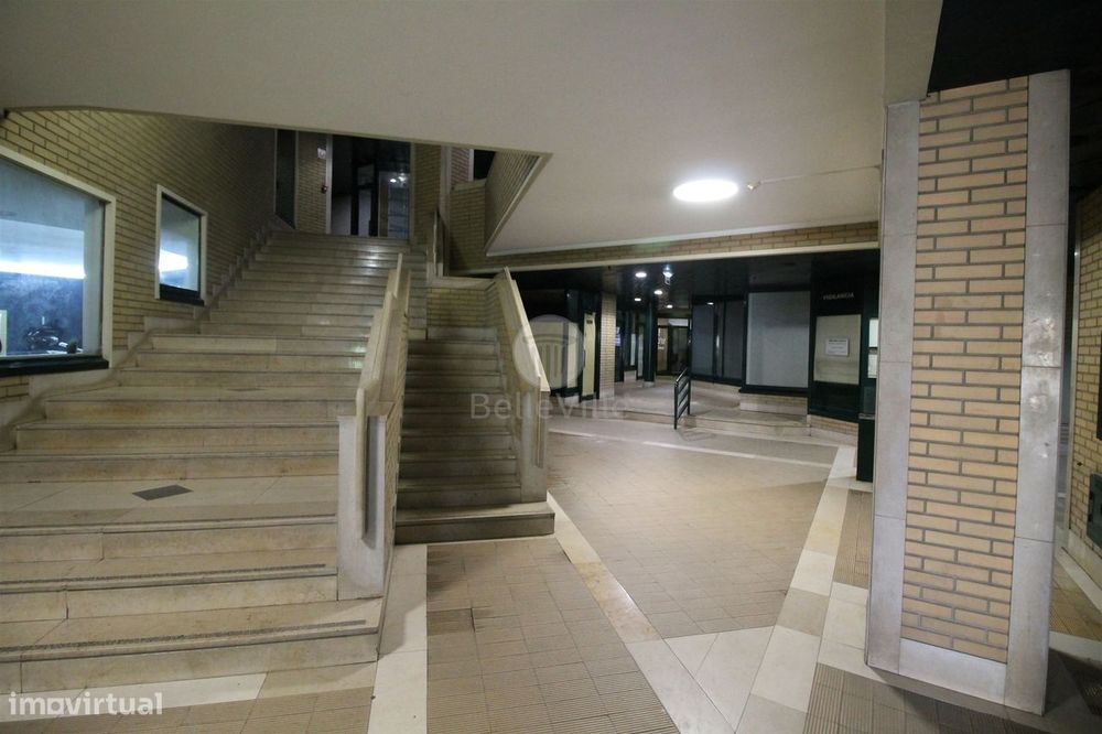 Loja de 37m2 - Centro Comercial dos Granjinhos,