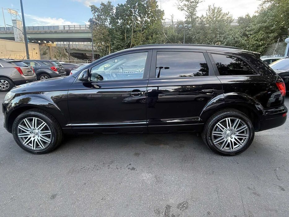 Audi Q7      2015
