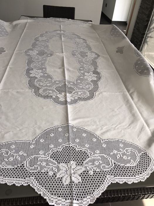 Toalha linho bordada a mao com aplicacoes em renda