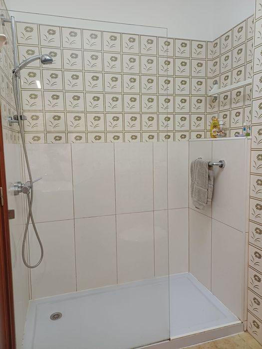 Alugo quarto em apartamento T2