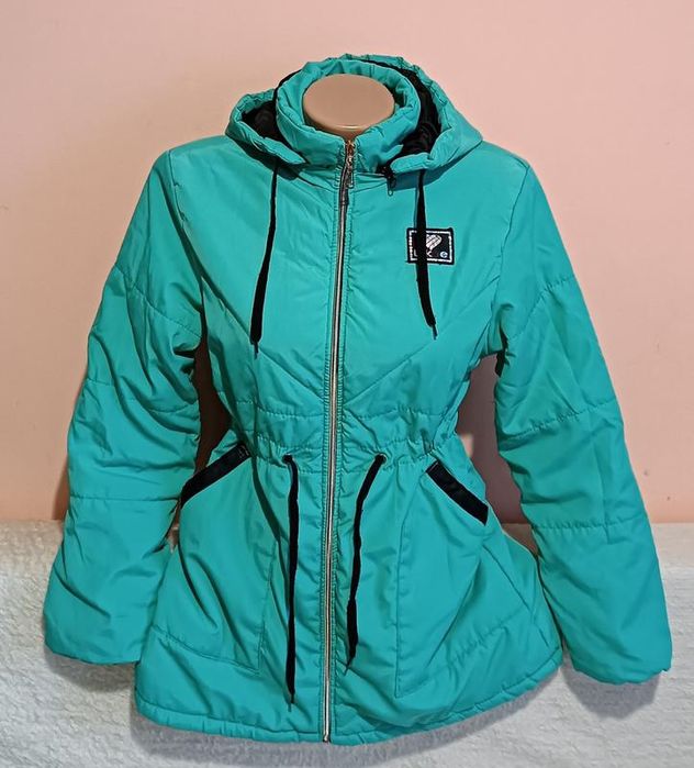 Дуже гарна куртка з капюшоном та карманами на 10-16 р.