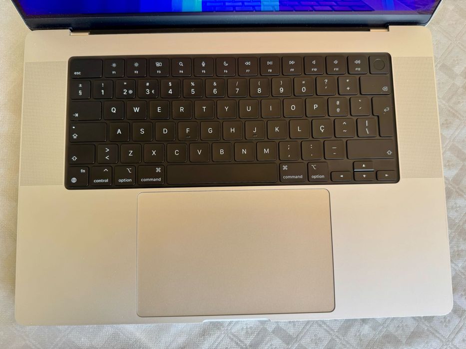 MacBook Pro 16” M1 Pro – 16GB RAM – 512GB SSD – Prateado | Estado Impecável
