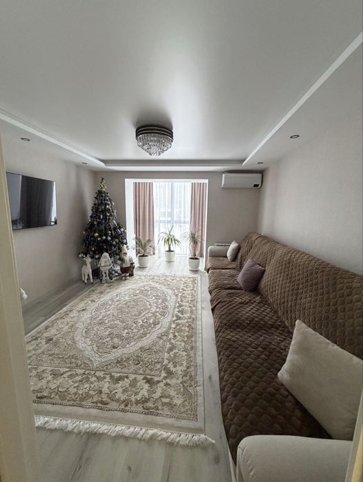 Трикімнатна квартира з свіжим євроремонтом!