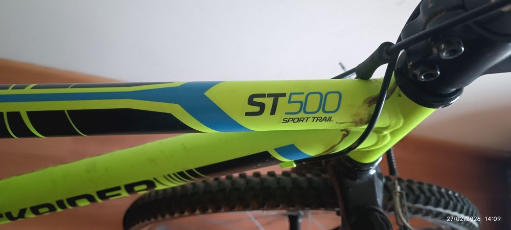 Bicicleta com pouco uso.