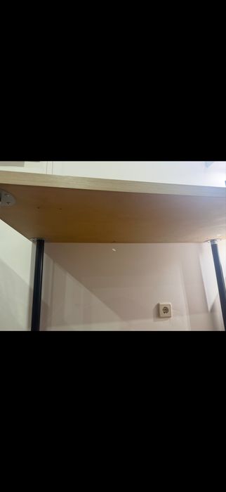 Secretaria com cadeira em muito bom estado