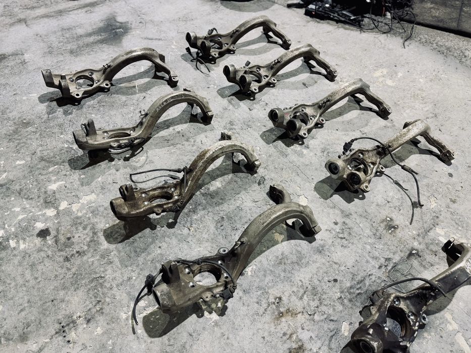 Цапфа Ауді А6 С6 повортний кулак Audi A6 C6 права ліва Ауді А4 Б6 7