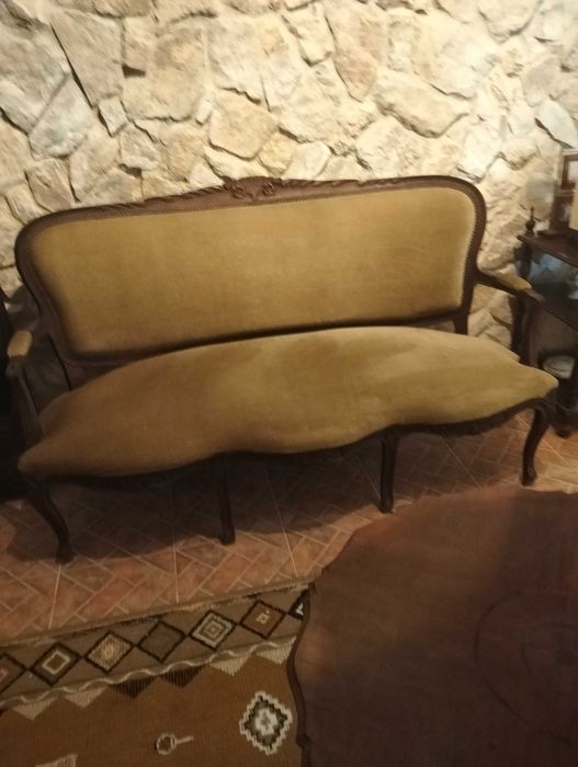 Canapé do estilo Luís XVI