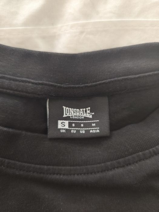T-shirt preta Lonsdale
