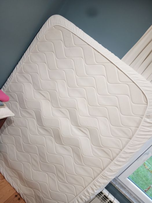 Estrado de cama com colchão