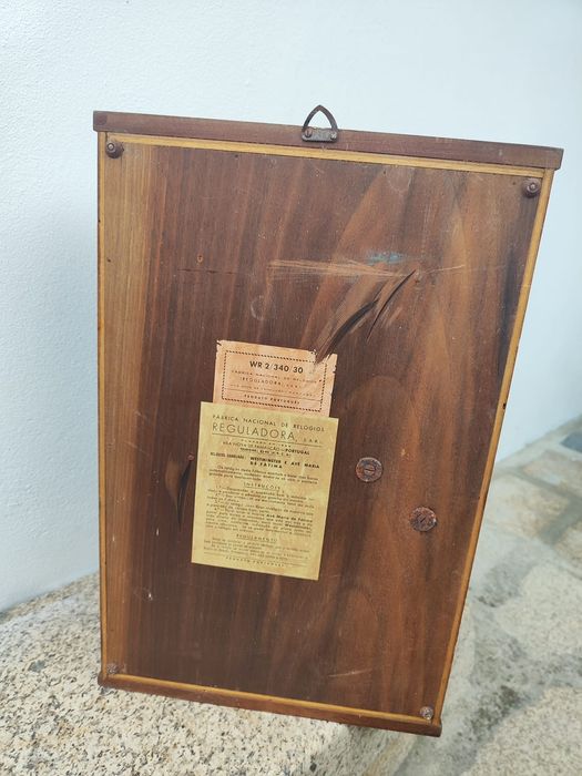 Relógio de parede marca reguladora