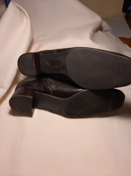 Нові шкіряні  черевики 38-39р. Німеччина.