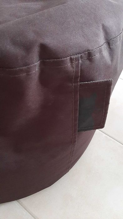 Puff em tecido castanho