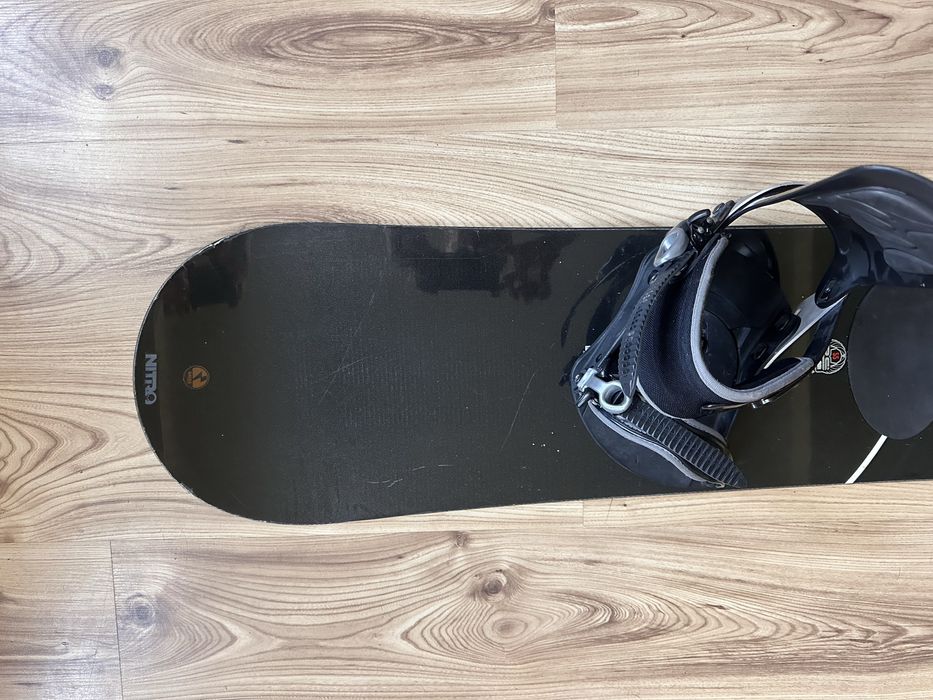 Deska snowboardowa o długości 155 cm