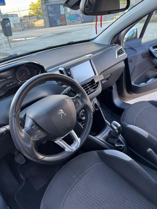 Peugoet 208, económico em ótimo estado