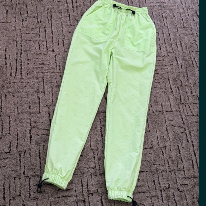 спортивні штани H&M Divided з нейлону з еластичними кулісками