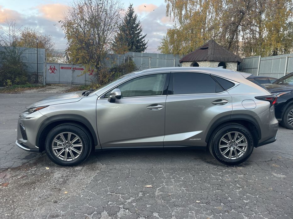 Продам Lexus NX300h