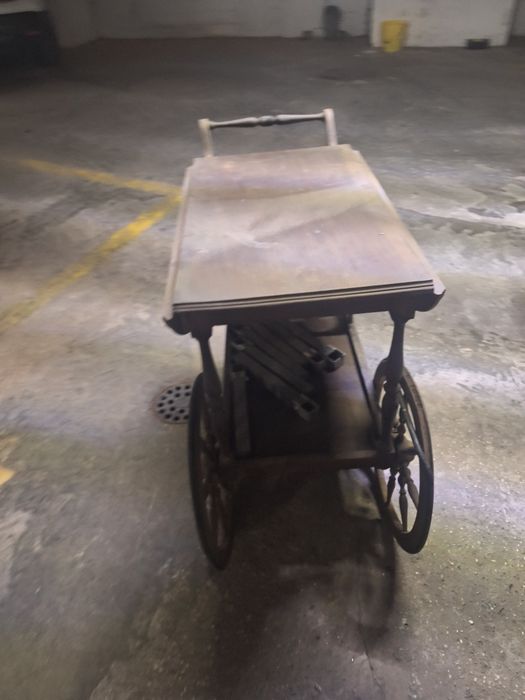 Carrinho garrafeira