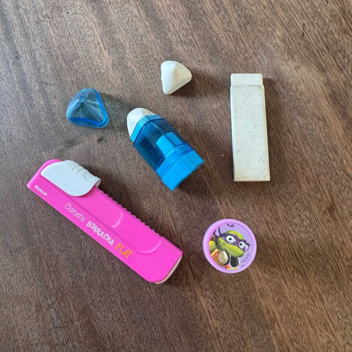 Kit de borracha, afiador e carimbo