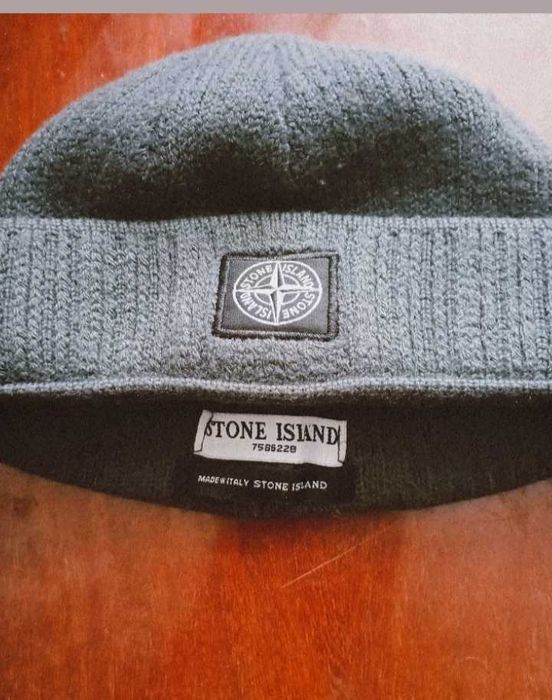В'язана Шапка-біні італійського бренду Stone Island.