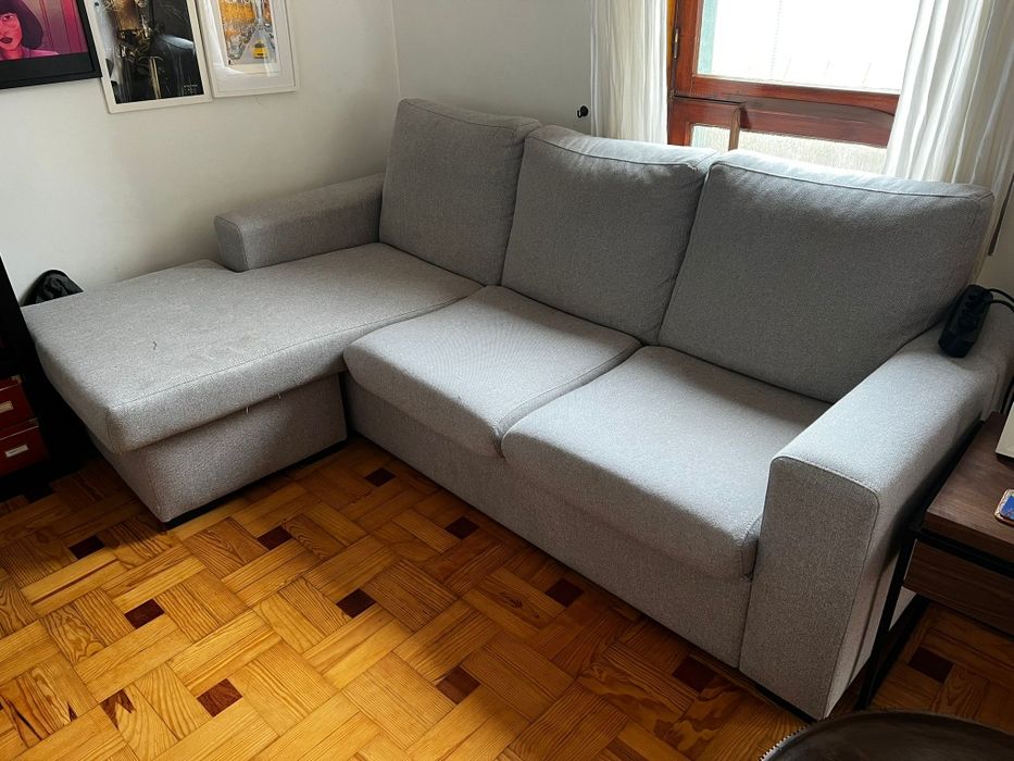 Sofá com chaise longue