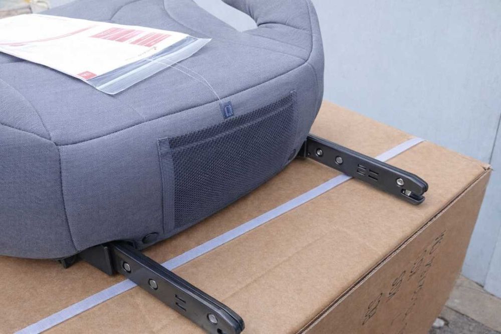 Дитячий бустер CARRELLO Next ISOFIX, 2 кольора. у Львові можна забрати