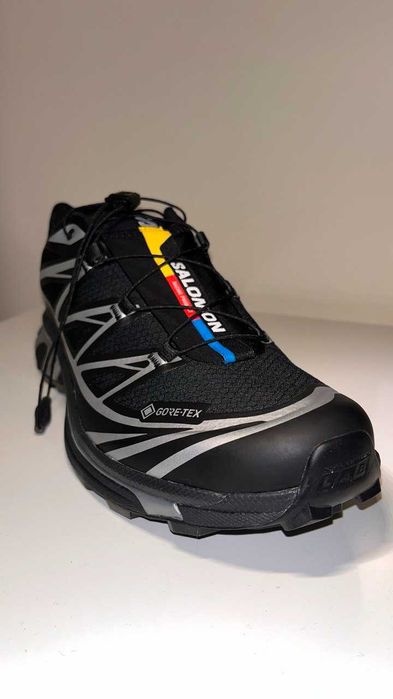 Правий кросівок Salomon XT6