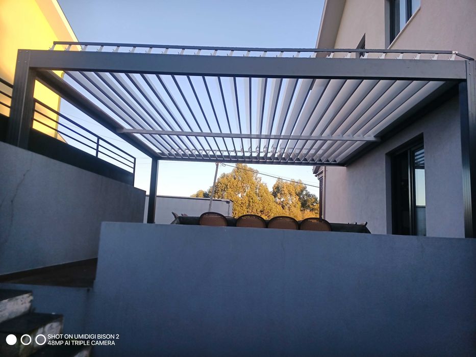 PERGOLAS BIOCLIMATICAS COM LAMINAS MOTORIZADAS
