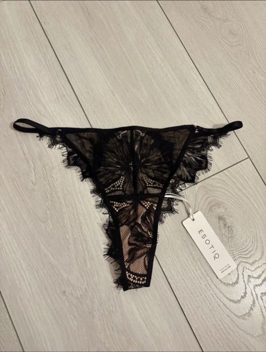 stringi czarne koronkowe Esotiq