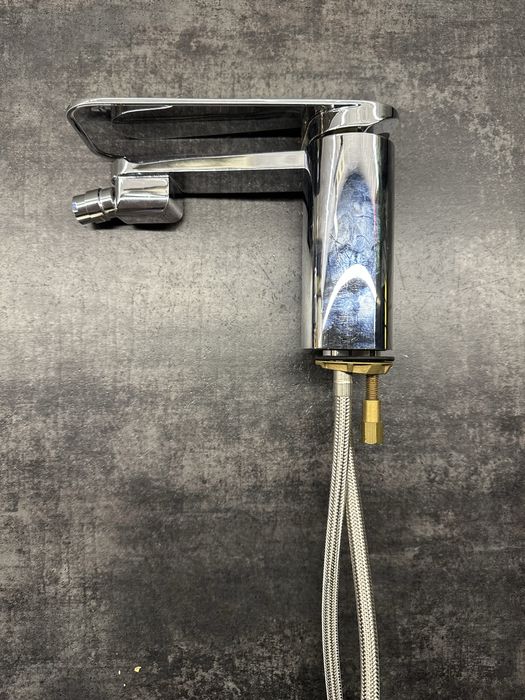 Змішувач для ванної