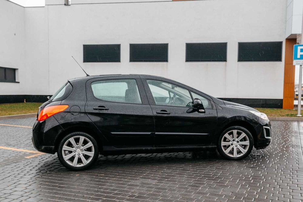 Peugeot 308 1.6 Hatchback 156 km Benzyna