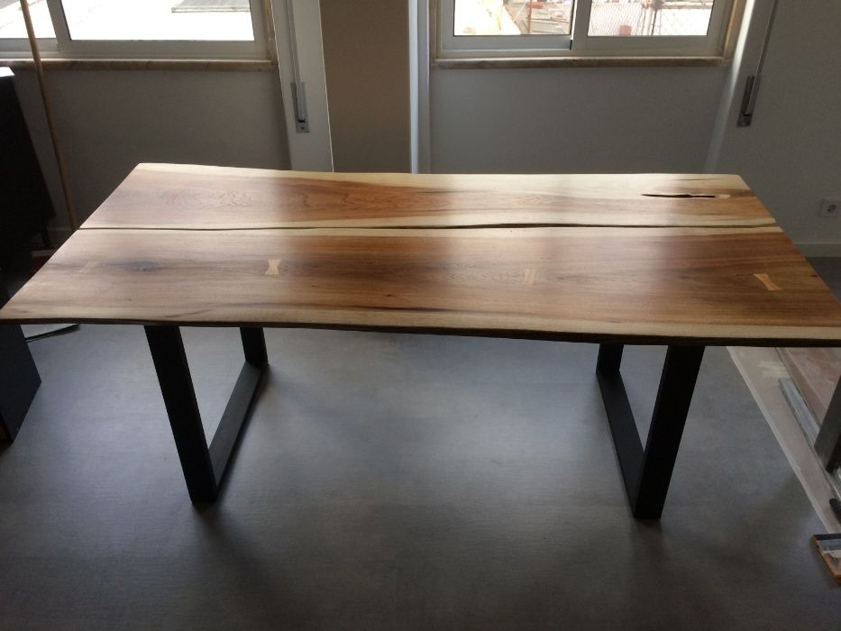 Mesa de jantar de borda orgânica, madeira maciça, feita á medida