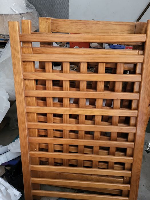 Berço de bebe em madeira com colchão