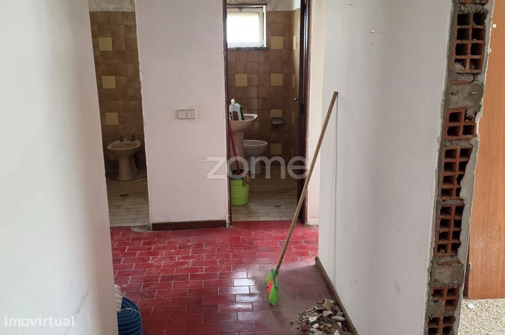 Apartamento T3 com garagem | São Martinho do Bispo | Para remodelar