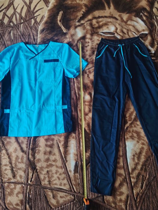 Жіночий медичний костюм фірми Сана