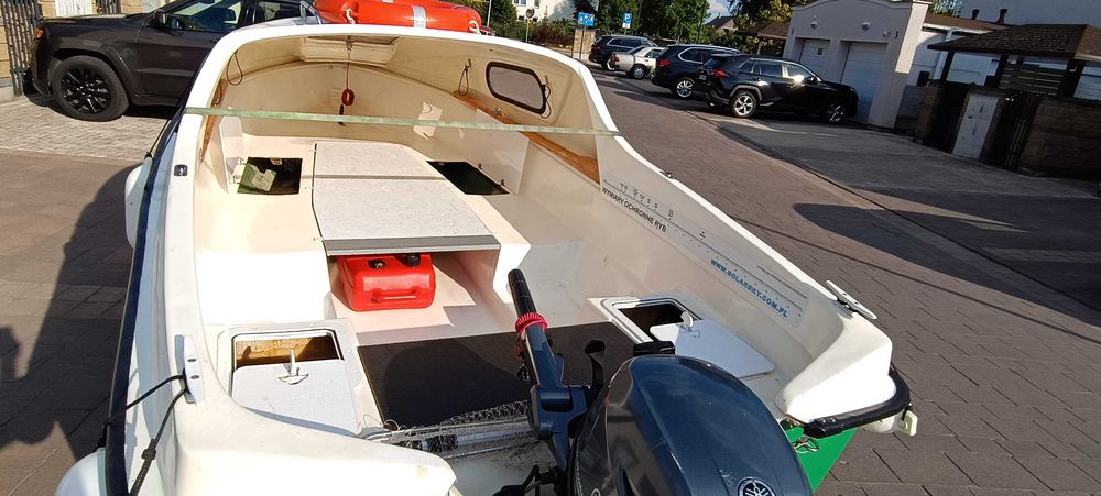 Łódź łódka motorowa kabinowa wędkarska Romana silnik Yamaha 20 HP przyczepa