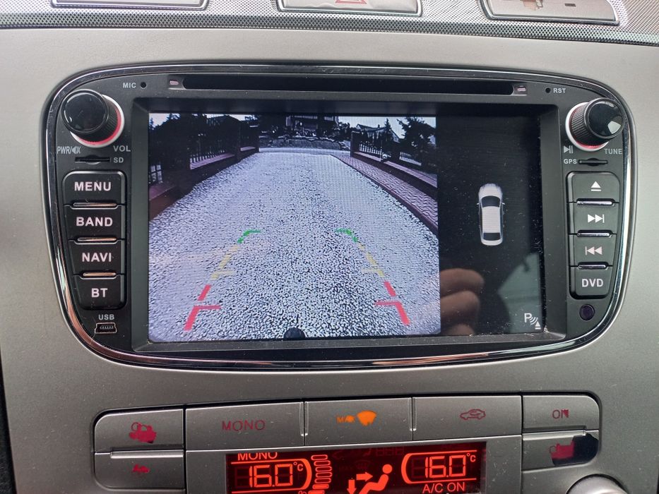 Radio z kamerą cofania i nawigacja