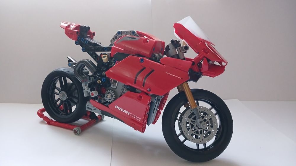Lego Technic Ducati Panigale V4