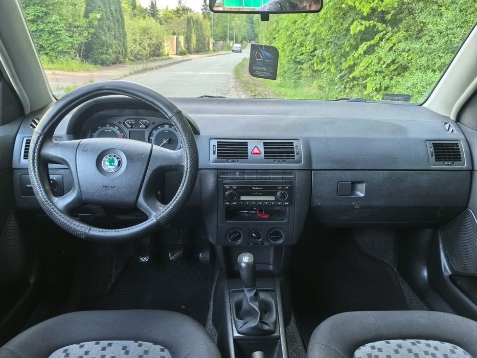Skoda Fabia_2007_Benzynka_Klima_Czujniki Cofania_OC NA ROK!