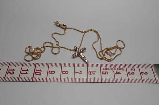 Naszyjnik krzyżyk z diamentami + łańcuszek 47-50 cm. Krzyż 0,46 ct.