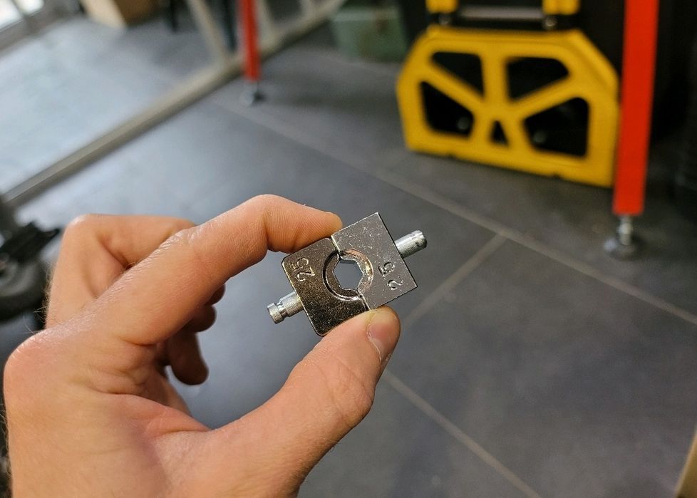 Професійний Прес гідравлічний НР-70 ручний Для обжима гільз проводів