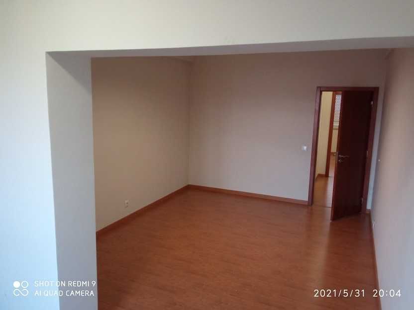 T2 Calçada dos Mestres 7, prédio com porteiro