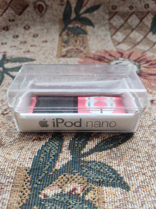 iPod красного цвета под ремонт или на запчасти
