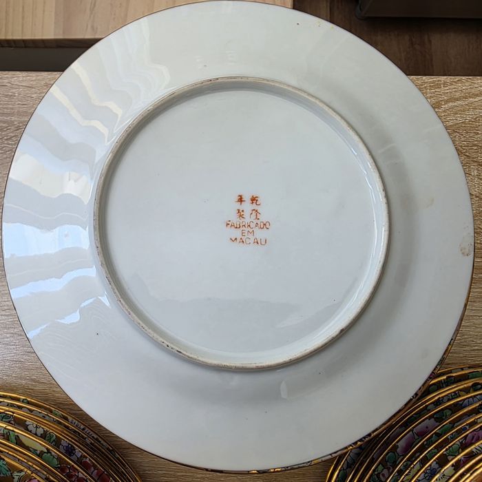 Magnífico Serviço Jantar Porcelana de Macau 1963 (Selo Qianlong) – 109 Peças