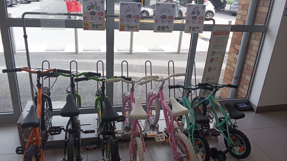 BICICLETA Criança 16" Completa. Boa.