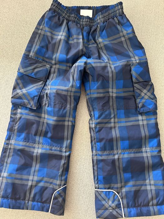 Calças, botas e luvas para a neve