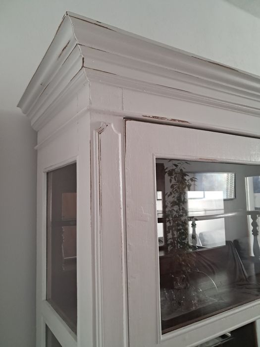 Serwantka, witryna shabby chic