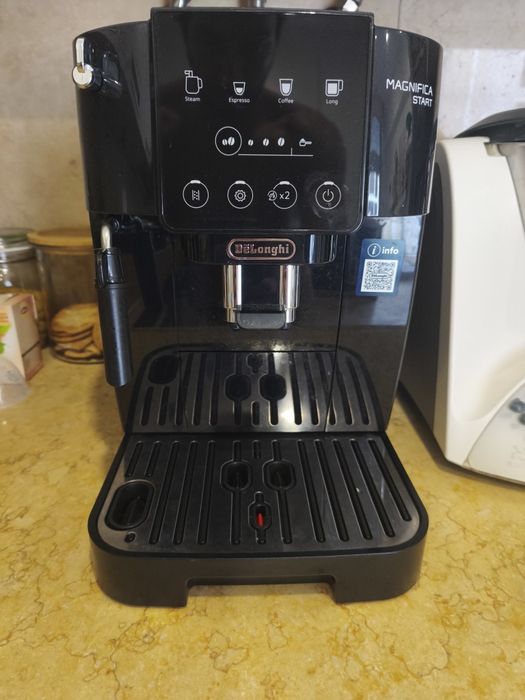 Máquina de café DeLonghi Magnifica Start