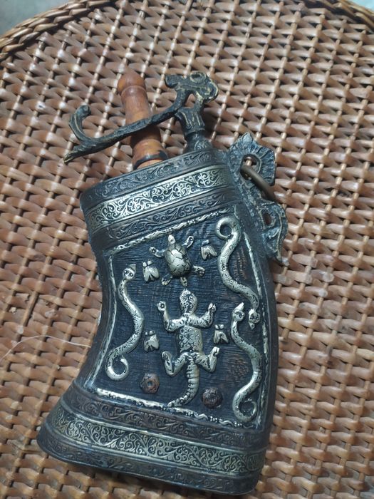 Frasco de pólvora tribal marroquino