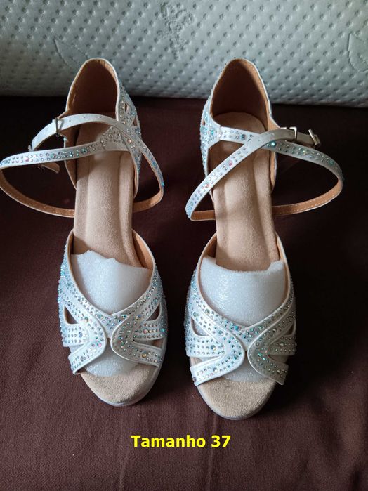 Sapatos de Senhora Novos de Cerimonia