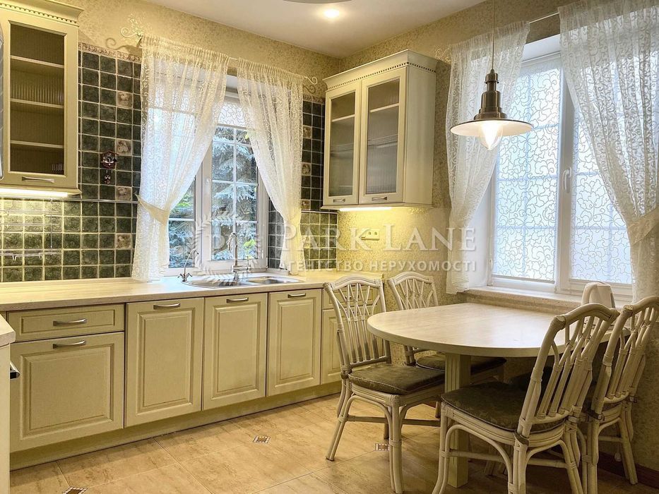 Романков. 430 м.кв. 50 соток земли.